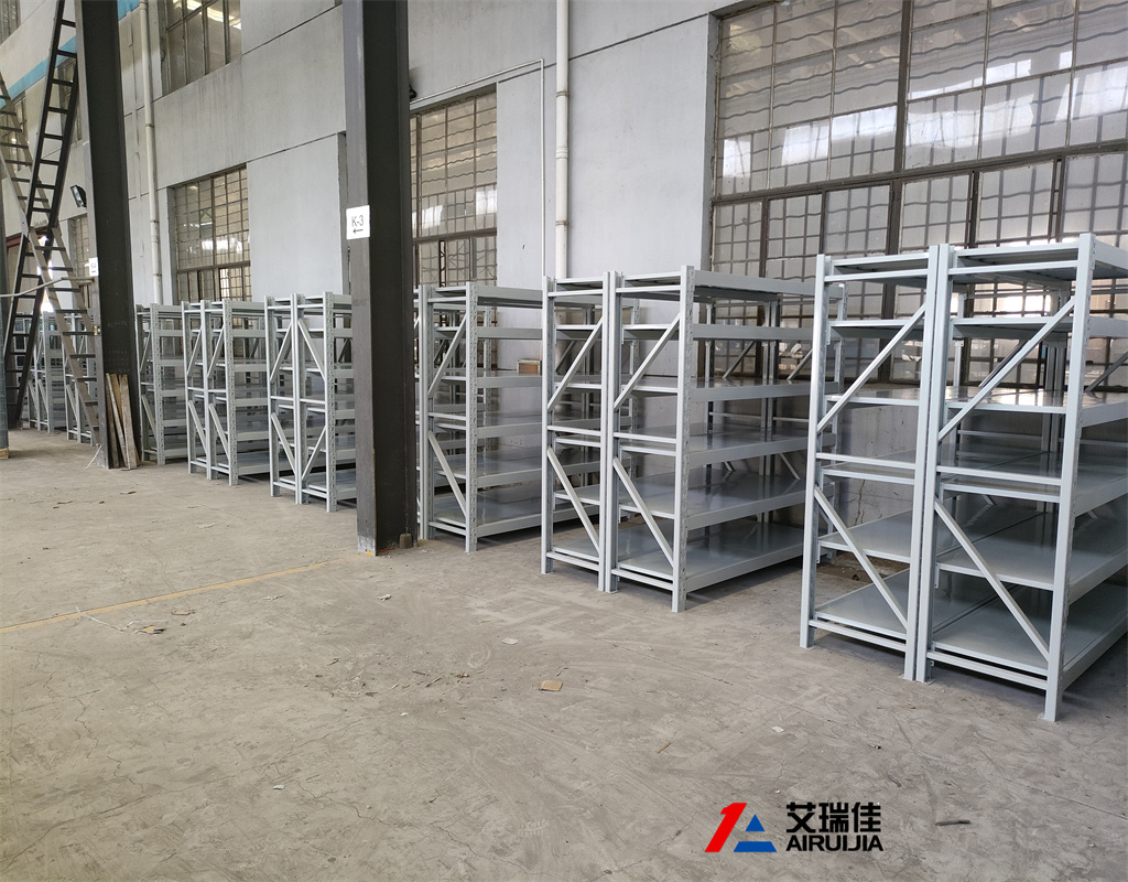6层承重500kg/层的中型层板货架  