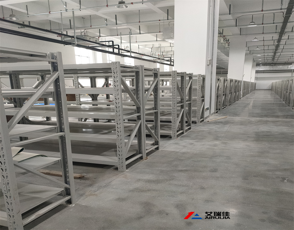 5层承重500kg/层的中型仓库货架  