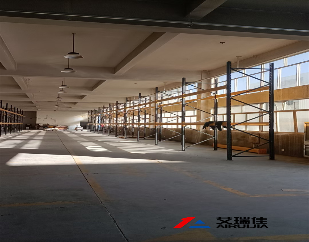 黑色+黄色重型横梁式货架  